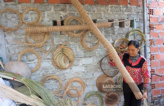 Những người còn bám trụ với nghề đan ngư cụ truyền thống