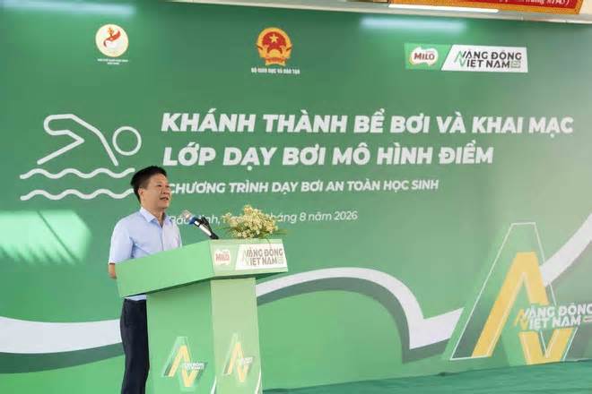 Trao tặng bể bơi và lớp dạy bơi mô hình điểm tại tỉnh Bắc Ninh