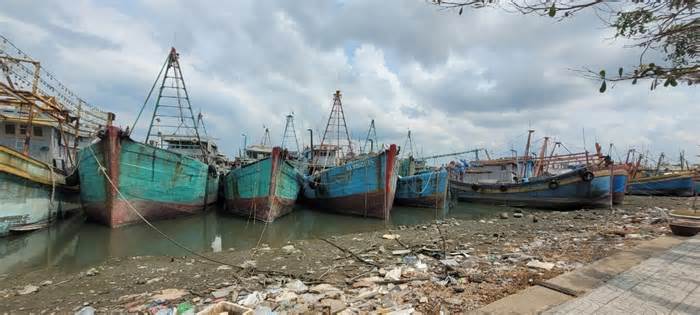 Bà Rịa-Vũng Tàu: Tàu cá bị cháy trên biển, 13 ngư dân được đưa vào bờ