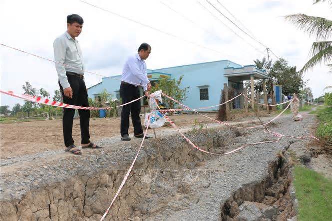 Sau hạn hán, nhiều tuyến đê ở Long An sụt, lún khi có mưa