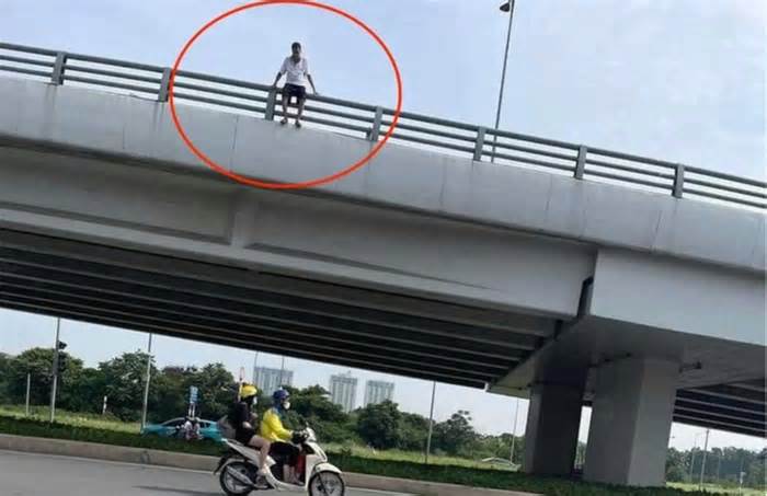 Người đàn ông 63 tuổi ở Hà Nội bất ngờ nhảy cầu vượt tự tử