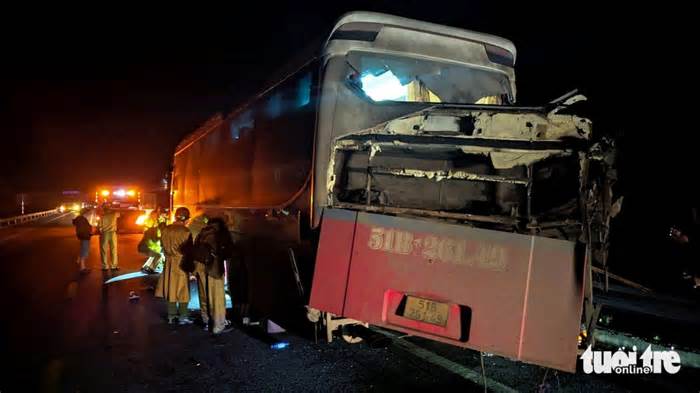 Vụ tai nạn trên cao tốc Cam Lộ - La Sơn: Xe tải dừng thay lốp nhưng không đặt cảnh báo