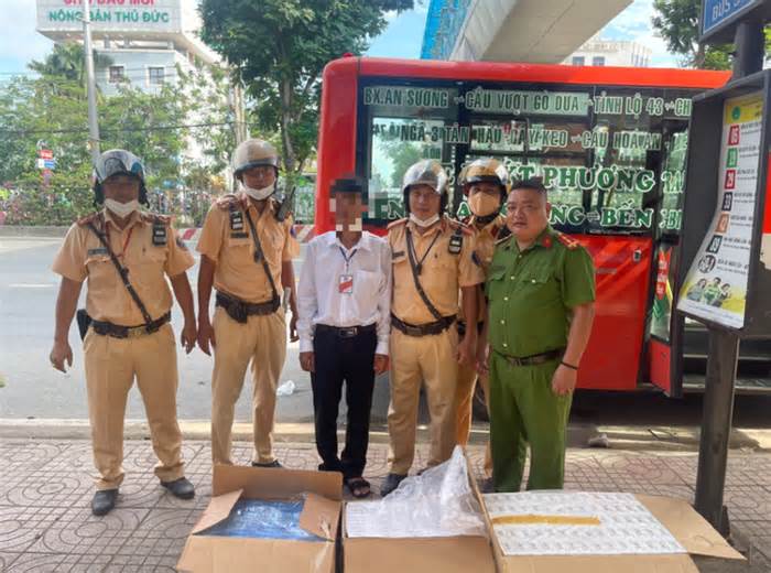 Khởi tố vụ án xe buýt Phương Trang chở thuốc lá lậu