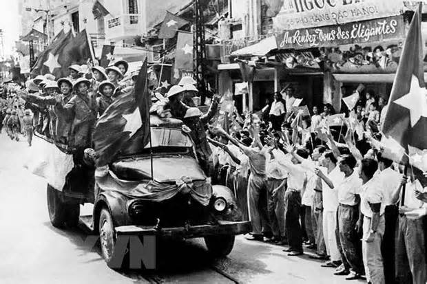 69 năm Ngày Giải phóng Thủ đô: Tiếp thêm niềm tin, sức mạnh