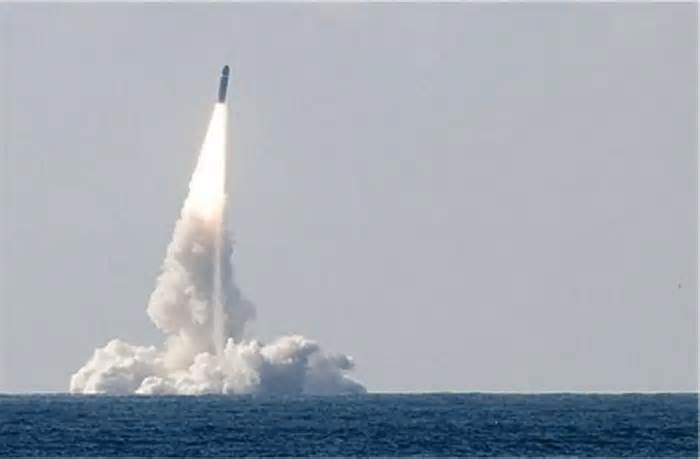 Tàu ngầm Le Terrible của Pháp thử nghiệm thành công tên lửa đạn đạo M51