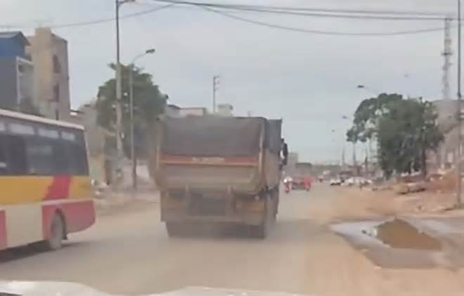 Xe biển trắng chở hàng, chở khách thu tiền không còn dễ lách