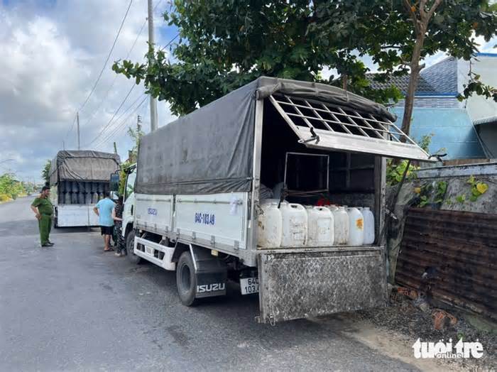 Phát hiện vụ vận chuyển 13 tấn dầu ăn đã qua sử dụng chuẩn bị tuồn vào TP Cần Thơ