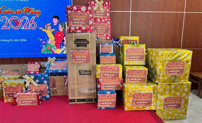 Công đoàn tổ chức tất niên ấm áp cho công nhân lao động