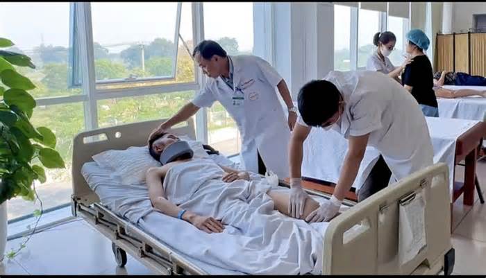 Nam thanh niên bị lũ cuốn trôi, vùi lấp ở Cao Bằng được cứu sống sau hơn 1 tháng điều trị