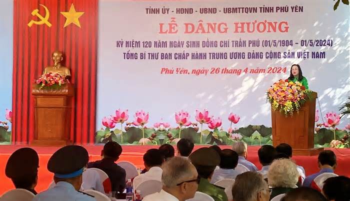 Dâng hương kỷ niệm 120 năm Ngày sinh đồng chí Trần Phú - Tổng Bí thư đầu tiên của Đảng