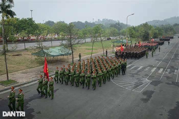 Ngắm những 'bóng hồng' của lực lượng CSCĐ luyện tập diễu binh, diễu hành