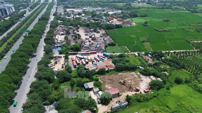 8ha đất nông nghiệp biến thành nhà xưởng, gara ô tô, kho phế liệu, 14 năm xử lý... trên giấy