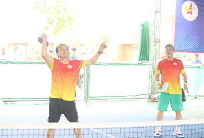 Bí thư Thành ủy TPHCM thi đấu pickleball chung tay ủng hộ đồng bào vùng bão lũ