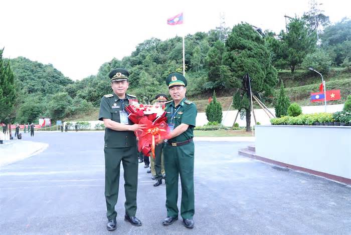 Giao lưu sĩ quan trẻ lực lượng bảo vệ biên giới Việt Nam - Lào