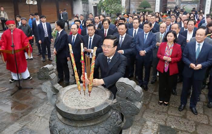 Chủ tịch nước dâng hương tưởng niệm An Dương Vương
