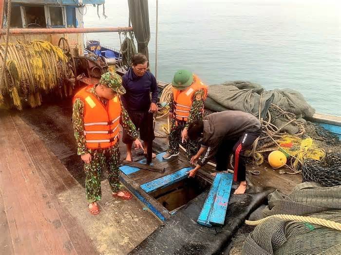 Quảng Ninh: Bắt giữ 4 tàu cá vi phạm trong khai thác hải sản