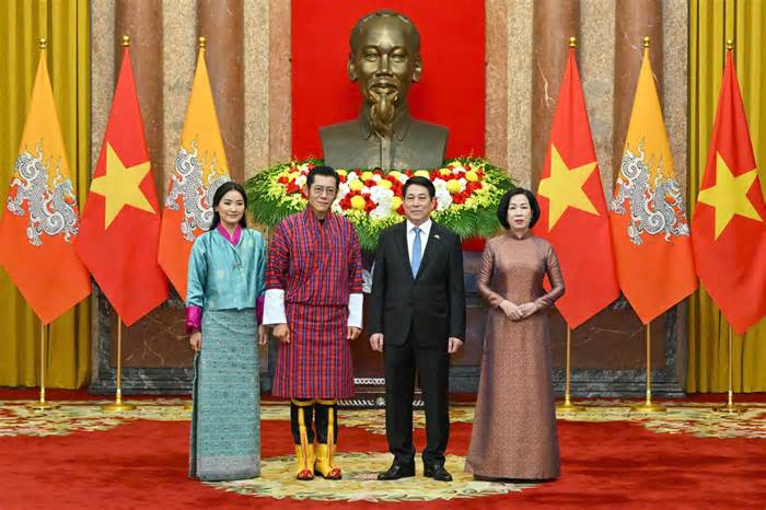 Quốc vương Bhutan và Hoàng hậu đến Hà Nội