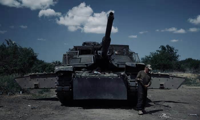 Ukraine lắp thiết bị chống drone lên xe tăng Abrams