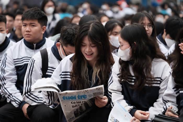 Hàng ngàn học sinh Nghệ An chờ đợi tư vấn tuyển sinh