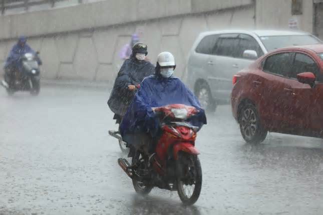 Mưa lớn dài ngày khu vực Trung Bộ: Đề phòng lũ quét, sạt lở đất