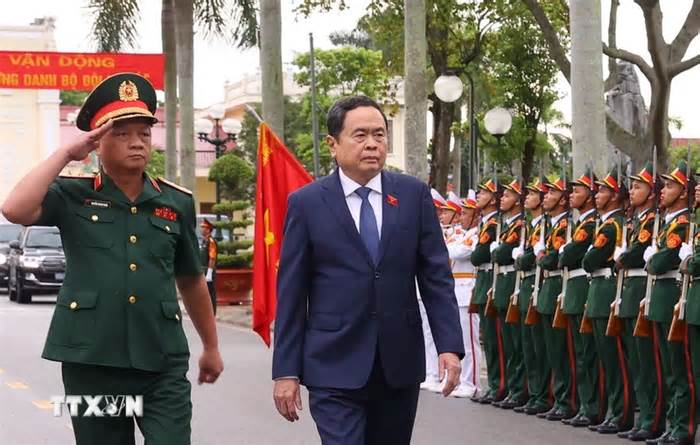 Chủ tịch Quốc hội Trần Thanh Mẫn thăm, làm việc tại Quân khu 3