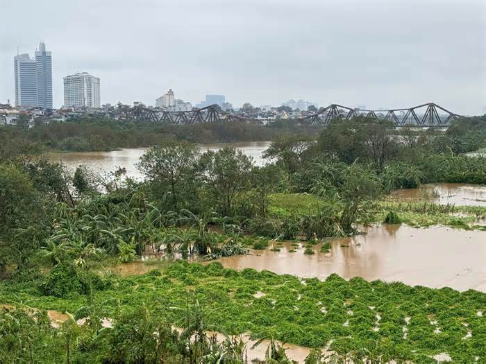 Hà Nội báo động lũ trên sông Hồng