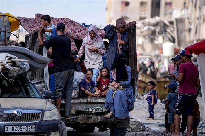 Hezbollah nã tên lửa vào căn cứ không quân Israel, Tel Aviv lệnh sơ tán ở miền Trung Gaza, chuyển hướng vào Hamas