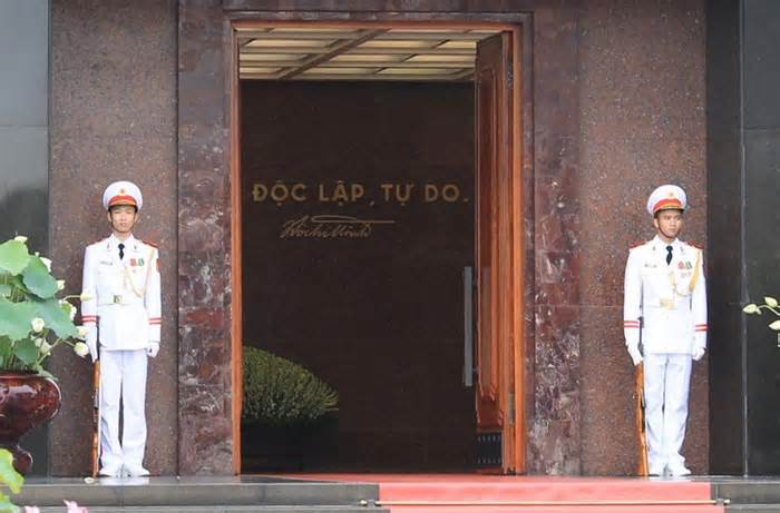 Phiên đổi gác tại Lăng Bác sẽ lên sóng truyền hình trực tiếp ‘Dưới cờ vinh quang’