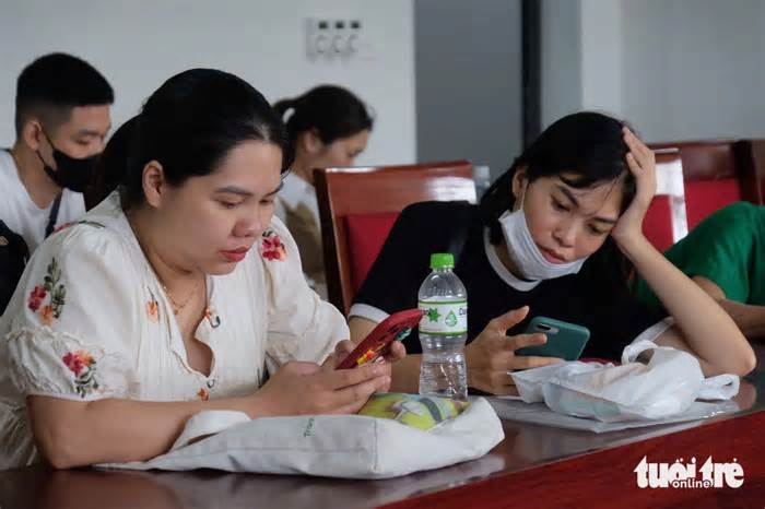 Chưa thông báo tuyển sinh mà đã hết chỗ, trường tiểu học bị hàng trăm phụ huynh chất vấn