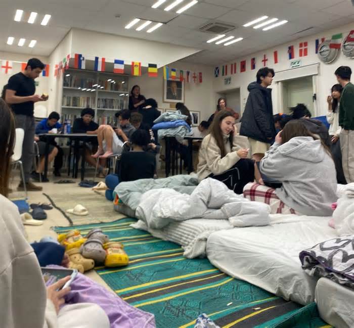 Nữ sinh Việt kể chuyện sống giữa làn tên lửa ở Israel, chạy xuống hầm trú ẩn 25 lần một ngày