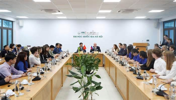 Phó Thủ tướng Nga Dmitry Chernyshenko thăm Đại học Quốc gia Hà Nội