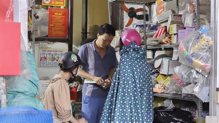 Cửa hàng thiết bị PCCC đắt khách sau vụ cháy chung cư mini ở Hà Nội
