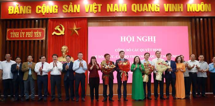 Công bố quyết định nhân sự tại Phú Yên