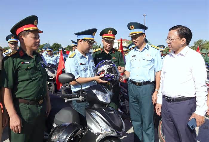 Sôi nổi ngày hội Thanh niên Quân đội với văn hoá giao thông 2024