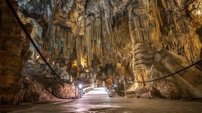 Một hang động được con người đốt đuốc suốt 41.000 năm, vì sao?
