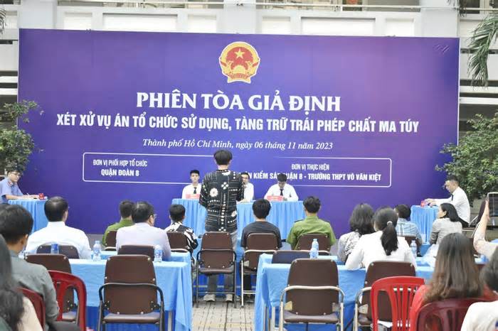 Bất ngờ với những phiên toà diễn ra trong trường học ở TPHCM