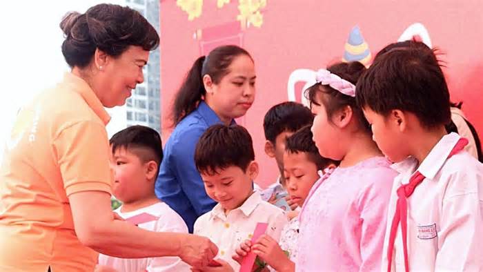 Đong đầy Tết yêu thương cho trẻ