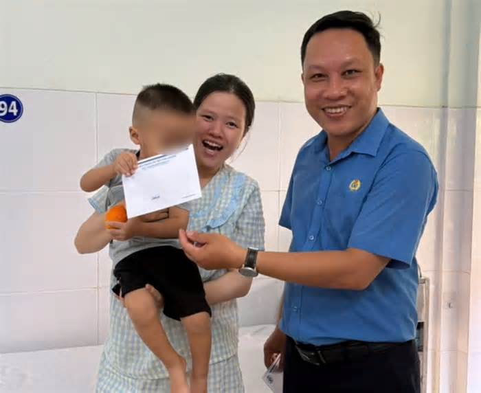 Công đoàn chung tay chăm lo bệnh nhi và người lao động khó khăn