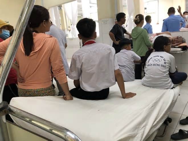Giải phẫu tử thi, xác định nguyên nhân học sinh tiểu học tử vong sau khi ăn ngoài cổng trường ở TP Nha Trang
