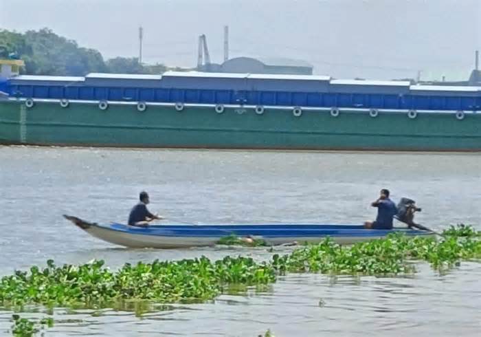 Phát hiện thi thể người đàn ông nổi trên sông Vàm Cỏ Đông