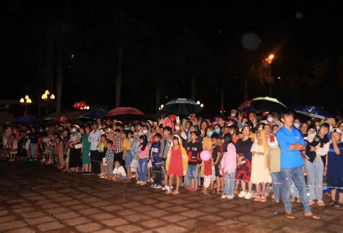 Hơn 3.000 trẻ Đắk Lắk vui Tết Trung thu dưới cơn mưa phùn