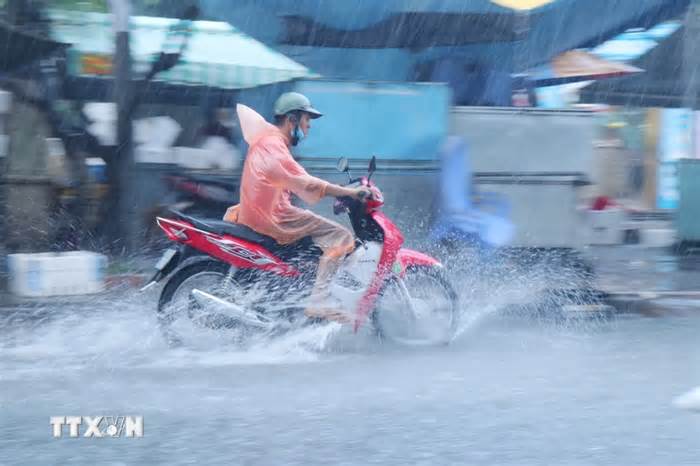 Bão số 2 di chuyển hướng Tây Bắc, Bắc Bộ và Thanh Hóa có mưa lớn kéo dài