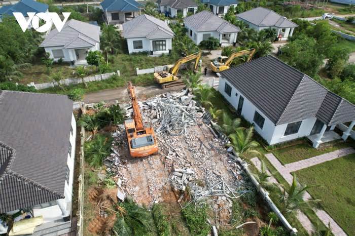 Xử lý thêm 30 trường hợp trong khu 79 căn biệt thự trái phép ở Phú Quốc