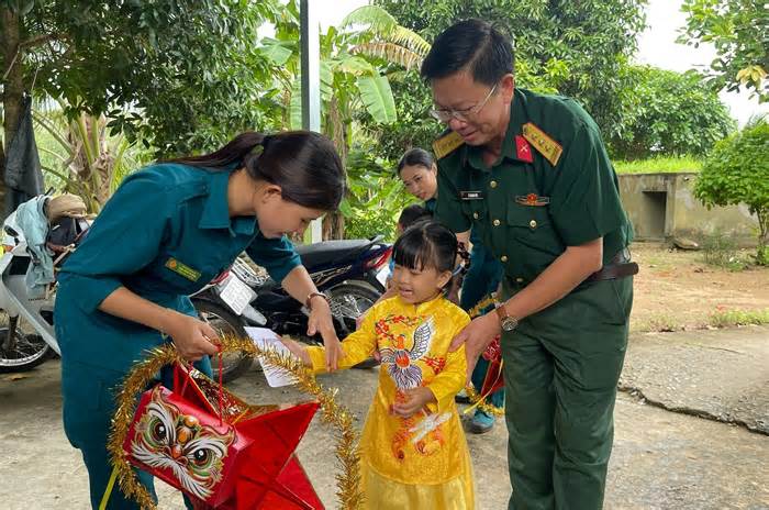 Mang Trung thu đến với trẻ em khuyết tật, vùng biên giới Kiên Giang