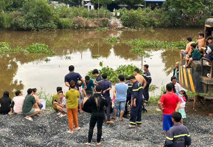TP.HCM: Bơi qua sông sau cuộc nhậu, 2 thanh niên mất tích