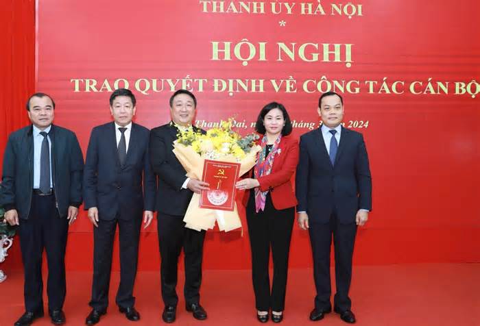 Hà Nội công bố quyết định về công tác cán bộ tại huyện Thanh Oai