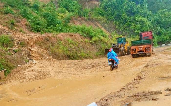 Quốc lộ, tỉnh lộ nào ở Nghệ An đang bị cấm lưu thông do mưa lũ?