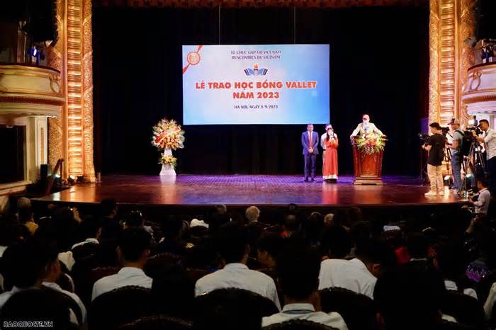 Giáo sư Odon Vallet ca ngợi chất lượng học sinh, sinh viên Việt Nam