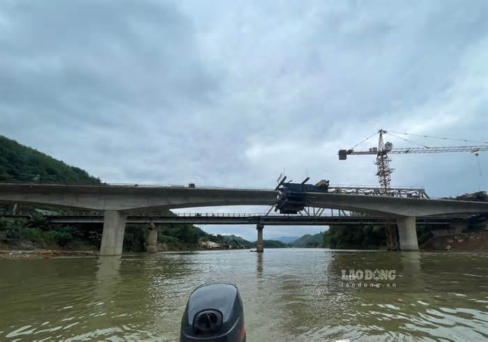 Chuẩn bị hợp long cầu hơn 100 tỉ đồng nối 2 bờ sông Chảy