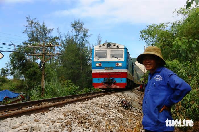 Có nên mời chuyên gia nước ngoài tìm nguyên nhân tàu hỏa liên tục trật bánh?